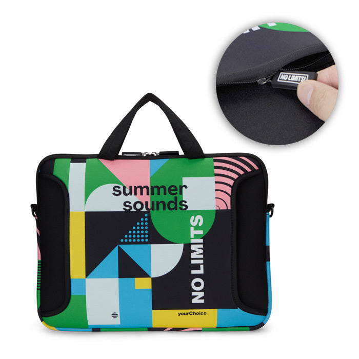 Colmar | Pochette pour ordinateur portable en néoprène sublimé avec fermeture à glissière et poche frontale.