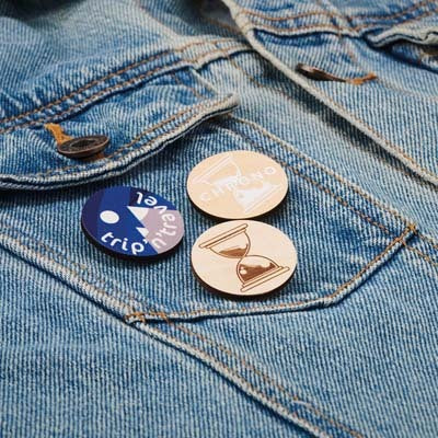 Digne | Épinglette en bois de forme ronde