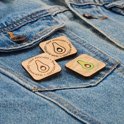 Bastia | Épinglette en bambou de forme carrée