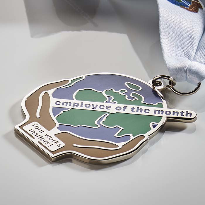 Montluçon | Médaille en alliage de zinc avec motif en émail dur. Rubans cousus en V.