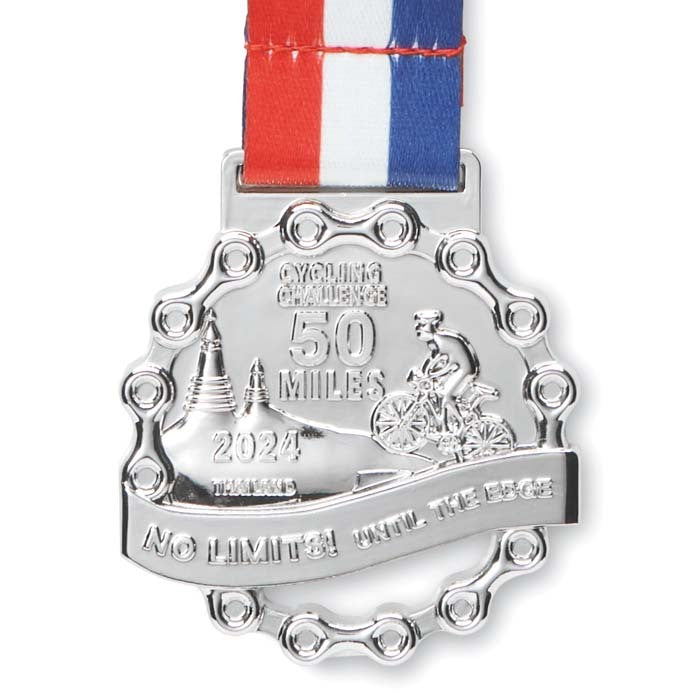 Vichy | Médaille en relief en alliage de zinc avec rubans cousus en boucle.